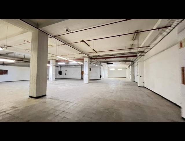 1,000M² WAREHOUSE TO LET IN NEW CENTRE
